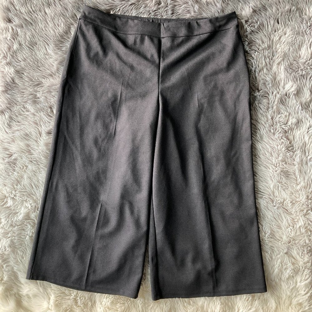 C Est 1946 Women's Black Capri Wide Short Leg Dress Pants Size Large